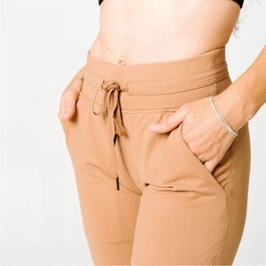 Zyia Camel Ascend Joggers